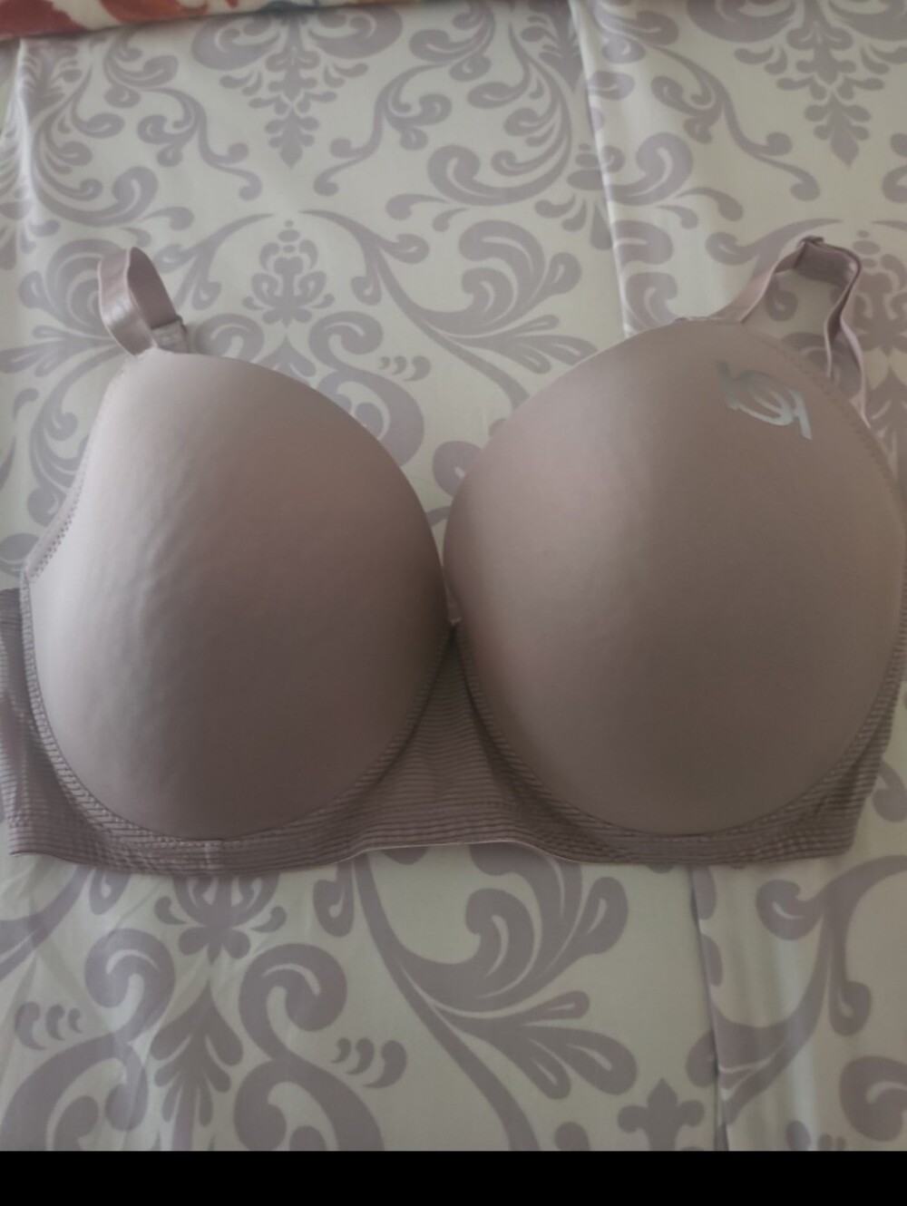 BEBE Beige Full COVER bra Size 38DD Like New Nice Texture Sides